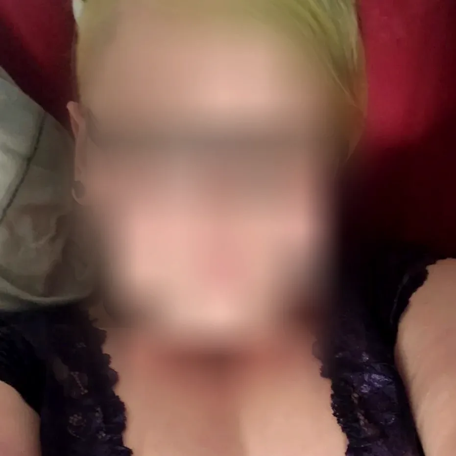 Daniela, 28
