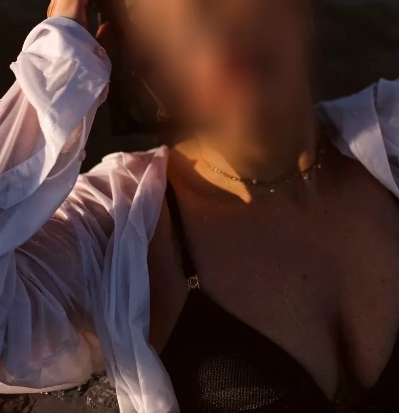 Fiona, 30