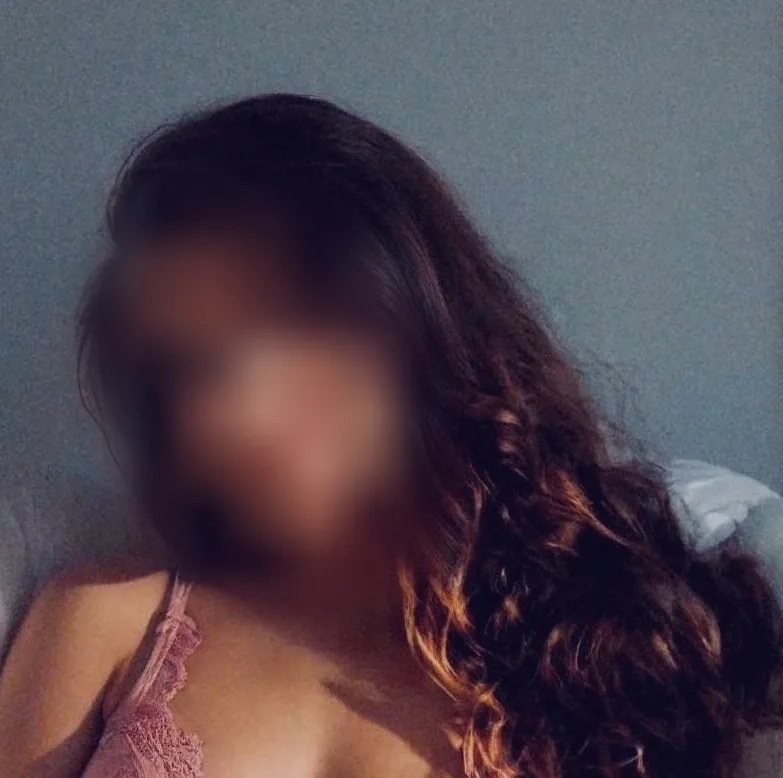Mirela, 25