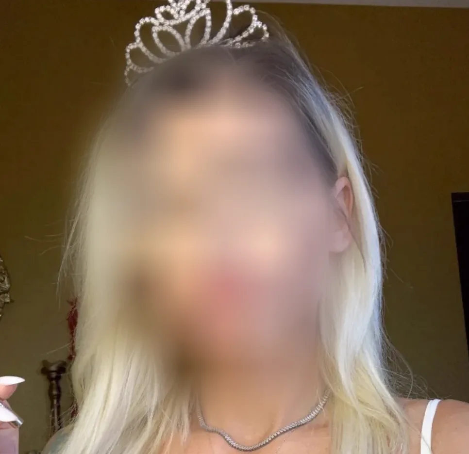 Sandra, 35