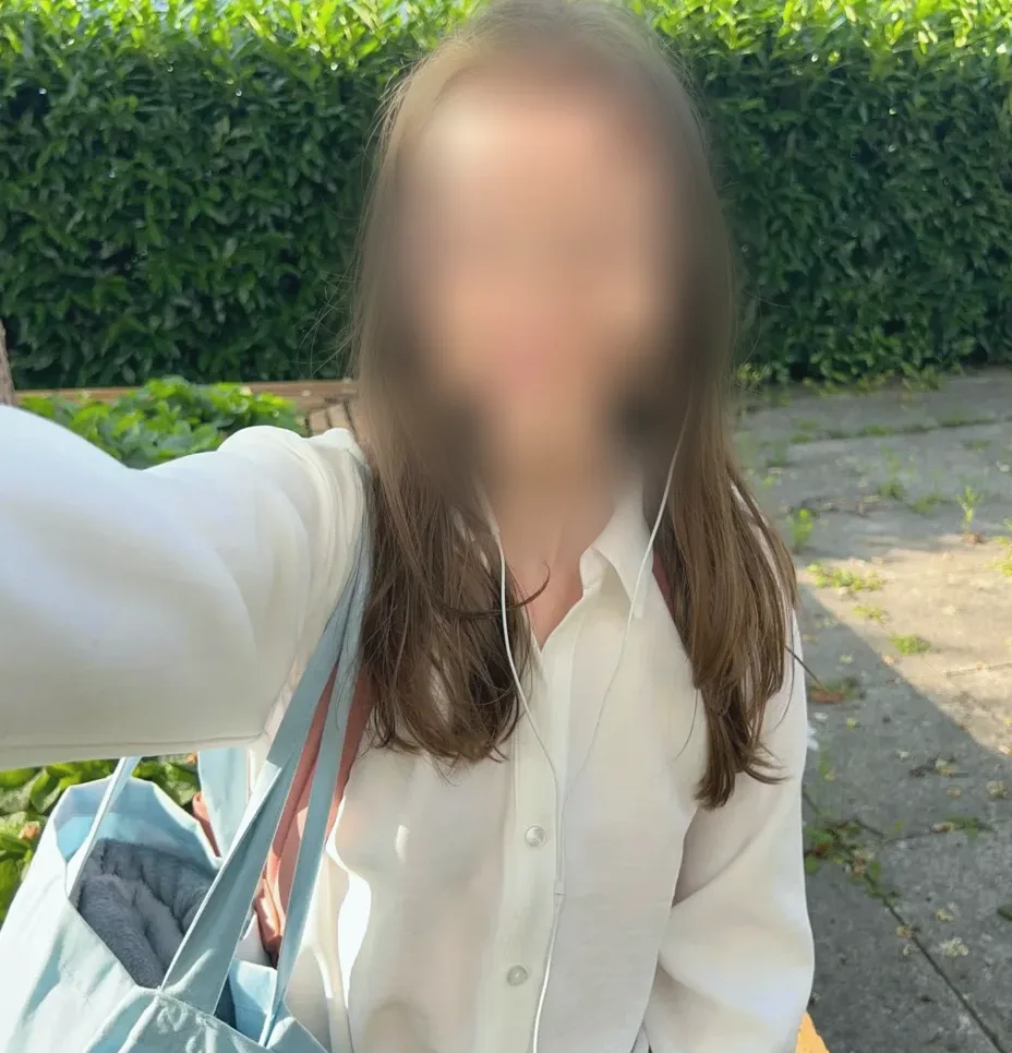 Zeynep, 22